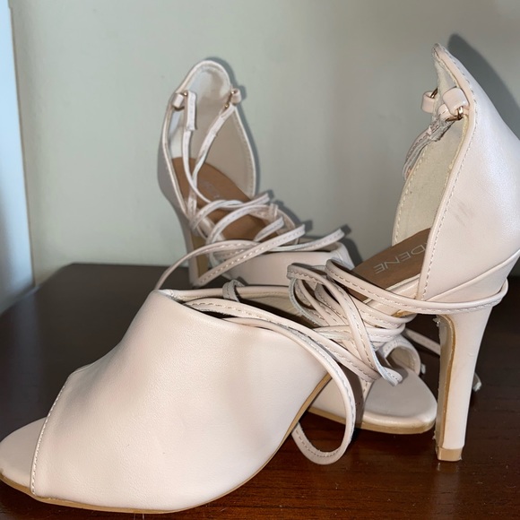 🌼Ardene - Faux Suede Cream Heels - Picture 2 of 9